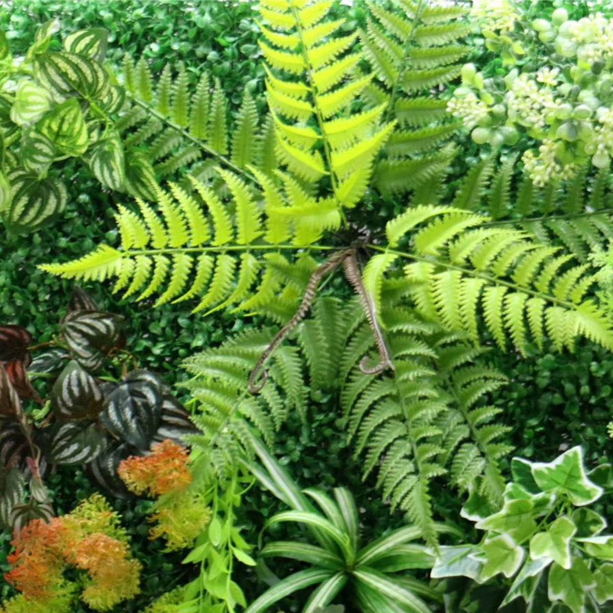 Artificial Plant Wall Reusable Plastic Hanging Grass Backdrop Wall Panel Fake Green Plant Hanging Fencing Decor for Home Garden